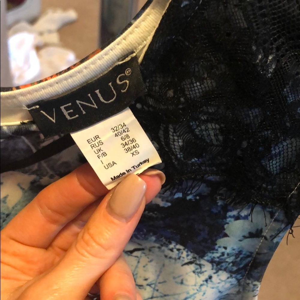 Dress - Picture 2 of 4